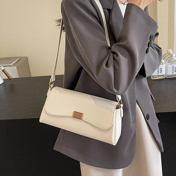 Vintage Small Cream Shoulder Bag for Women Zipper Closure and Classic Design - Picture 4 of 7